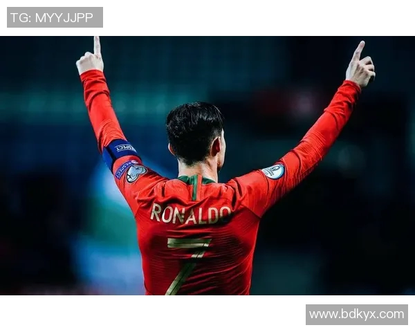 足球场上闪耀的90号球星：他如何成为世界足坛的新传奇