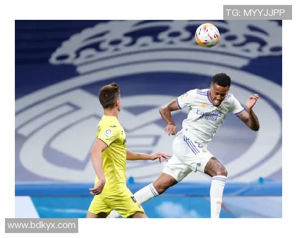 足球球星时尚潮流引领者 穿搭风格与场外魅力全解析