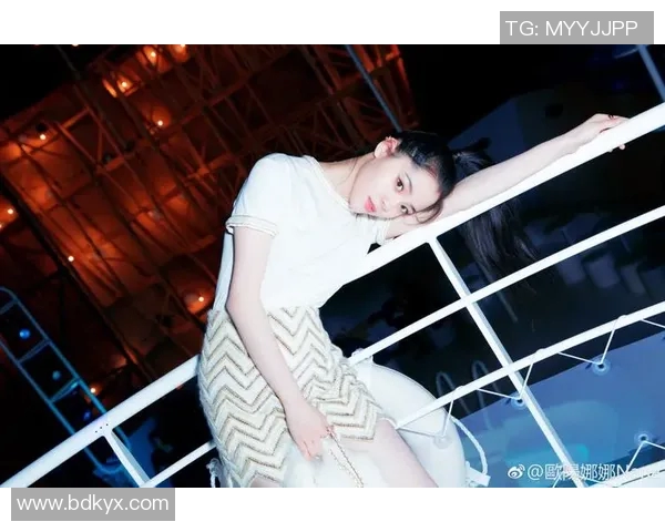 足球女神娜娜：从草根到巅峰，演绎传奇人生与绿茵场上的风采