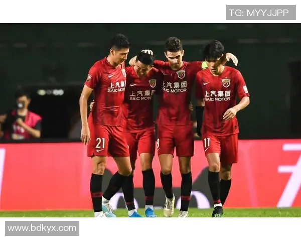 微博上活跃的足球球星有哪些他们的粉丝互动情况如何