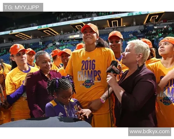 足球球星头套造型大集锦:看明星球员如何突破场上形象极限 足球球星头套造型大集锦:看明星球员如何突破场上形象极限